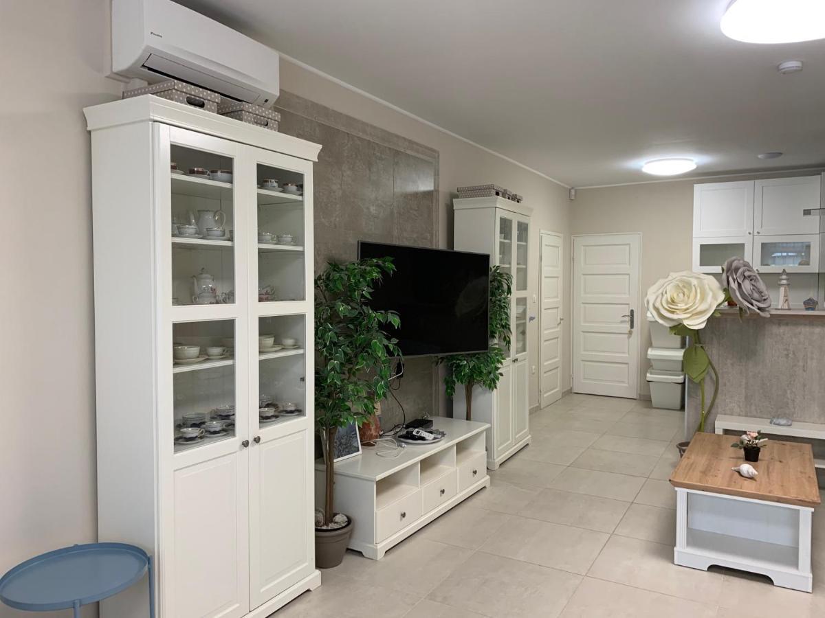 Topart Apartman I บาลาตอนเฟนีแวช ภายนอก รูปภาพ