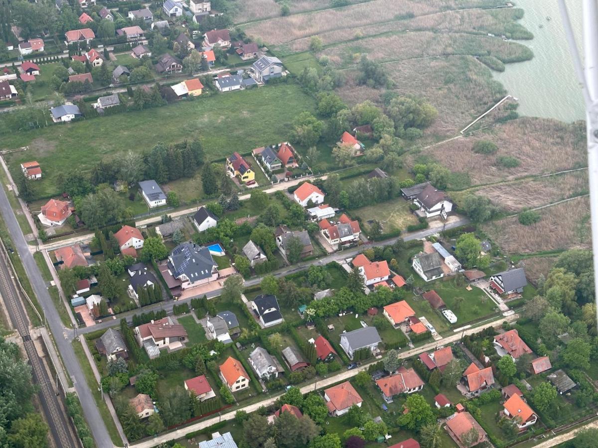 Topart Apartman I บาลาตอนเฟนีแวช ภายนอก รูปภาพ